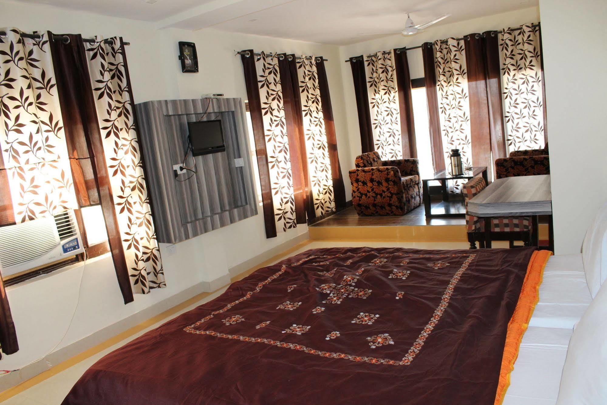 Hotel Gyan Haridwār Exteriör bild