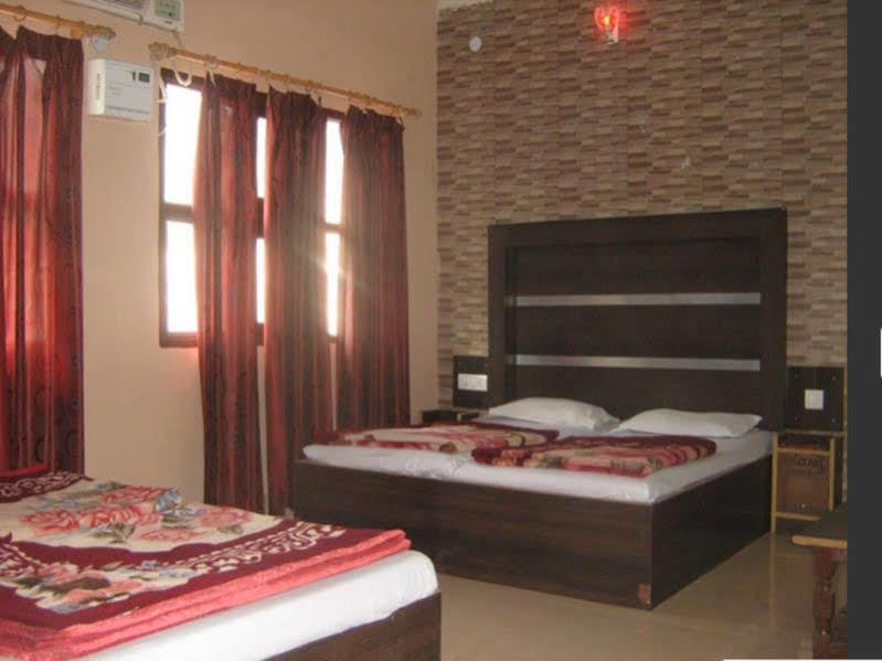 Hotel Gyan Haridwār Exteriör bild